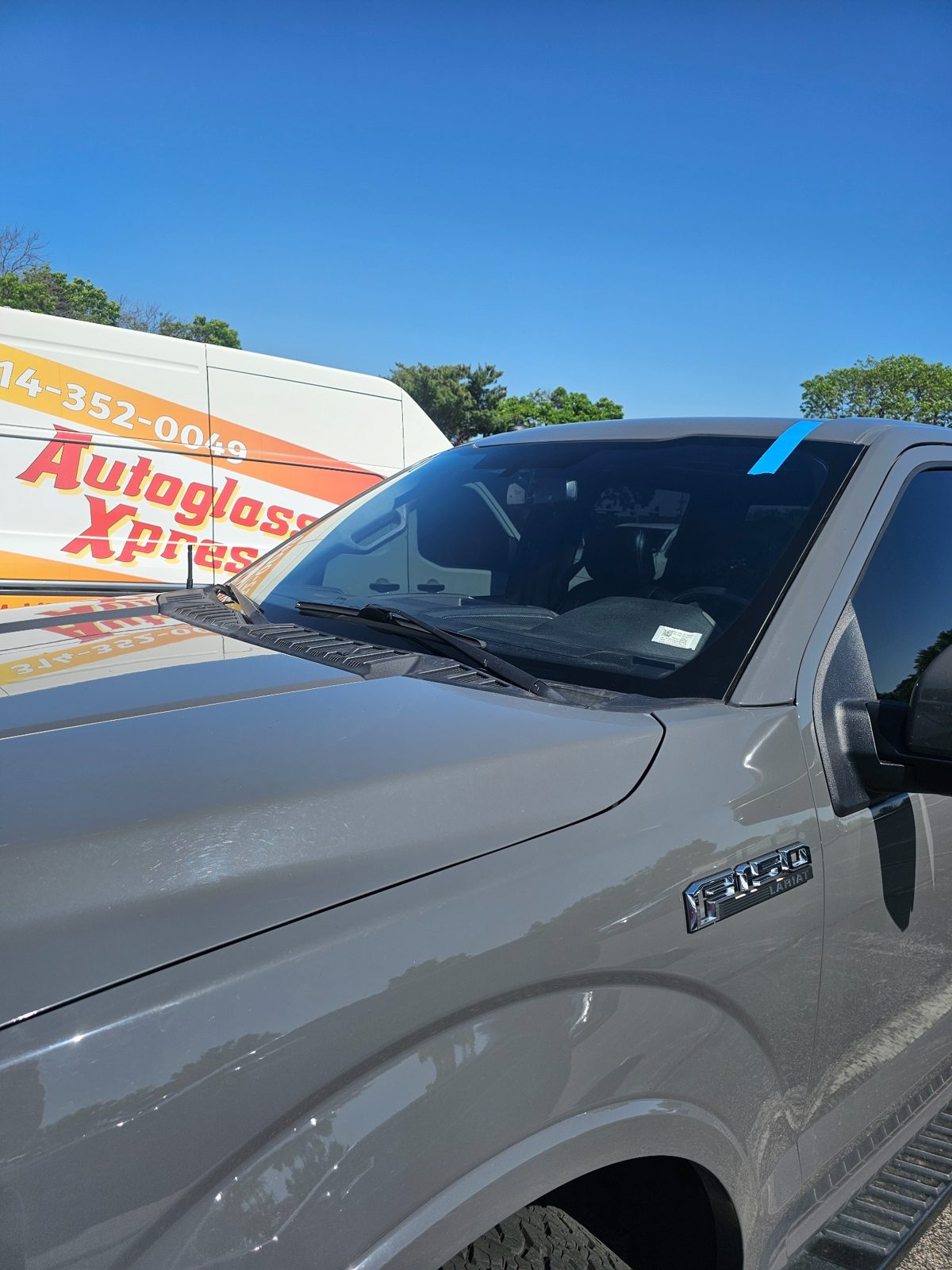Mobile fleet windshield replacement service by Auto Glass Xpress in St. Louis Missouri