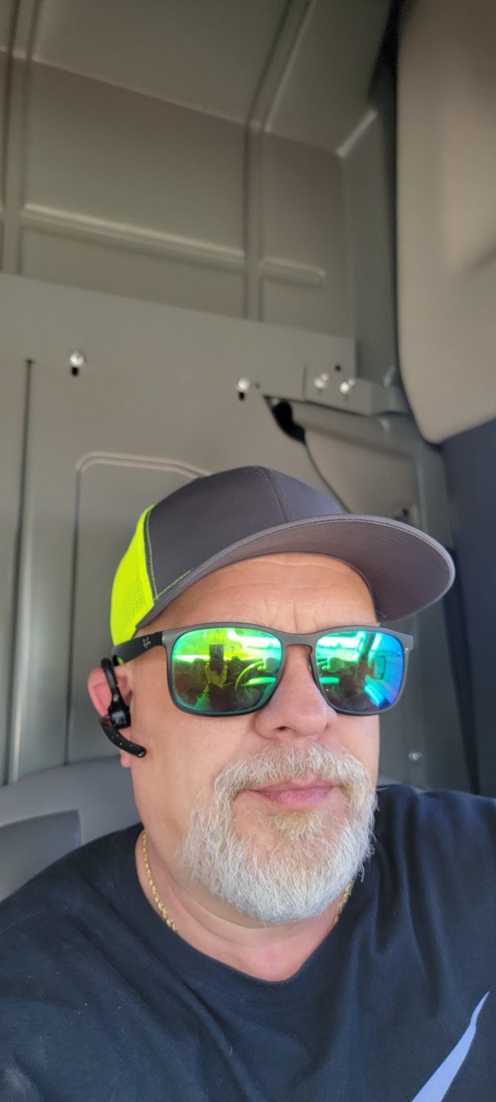 Owner of Auto Glass Xpress mobile windshield replacement service in St. Louis Missouri