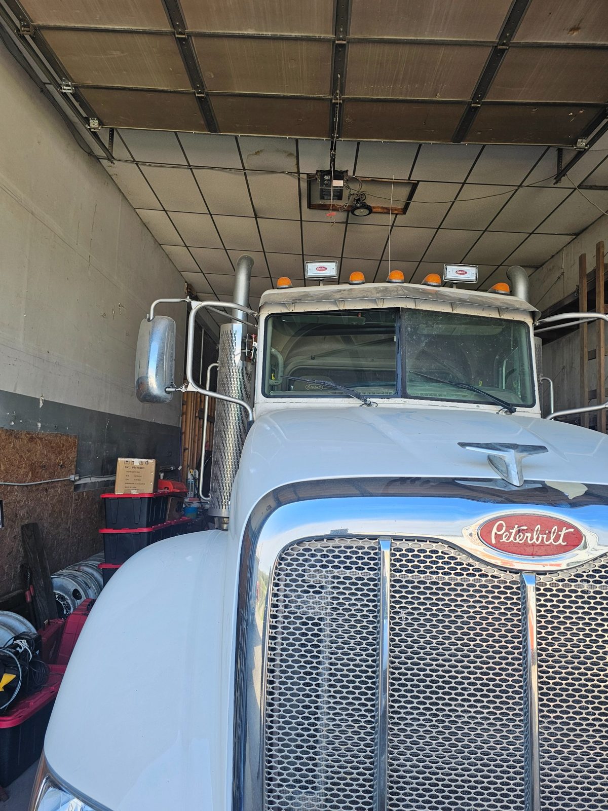 Peterbilt semi truck windshield replacement in St. Louis Missouri