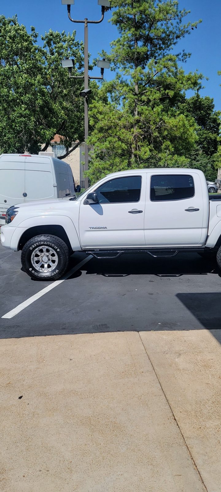 Toyota Tacoma truck glass replacement service in St. Louis Missouri