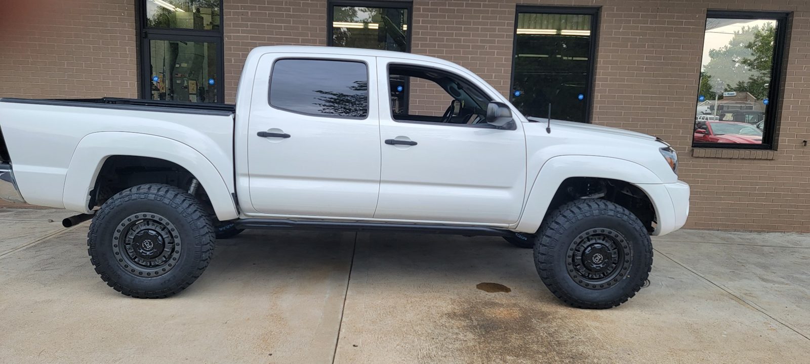 Toyota Tacoma windshield replacement by Auto Glass Xpress in St. Louis Missouri
